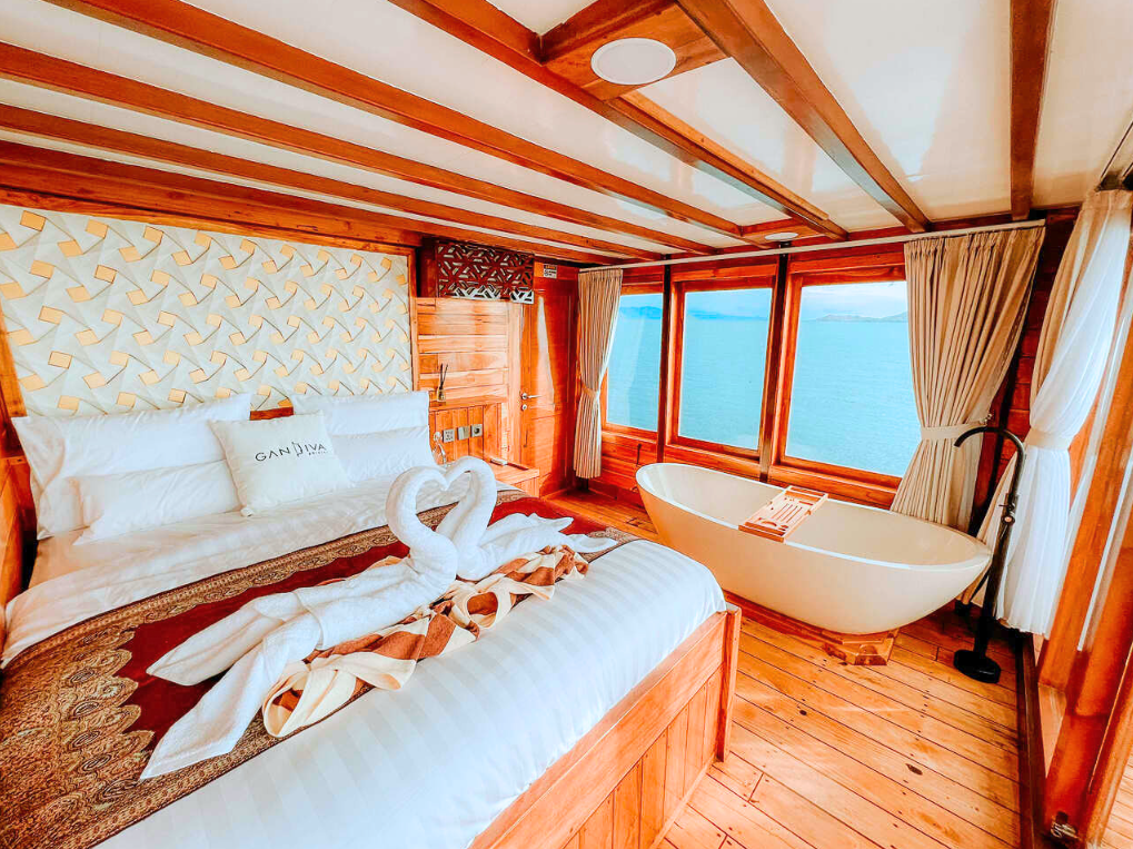 Book Gandiva Luxury Phinisi Private Trip 2026 Master Cabin