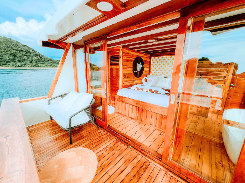 Book Gandiva Luxury Phinisi Private Trip 2026 Master Cabin