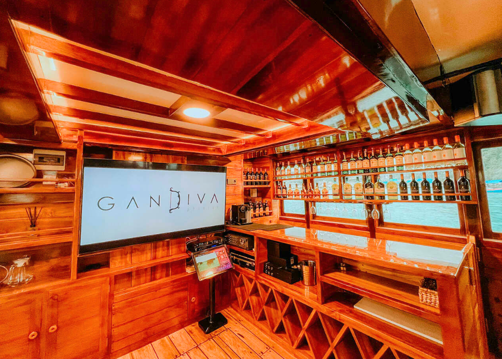 Book Gandiva Luxury Phinisi Private Trip 2026 Master Cabin