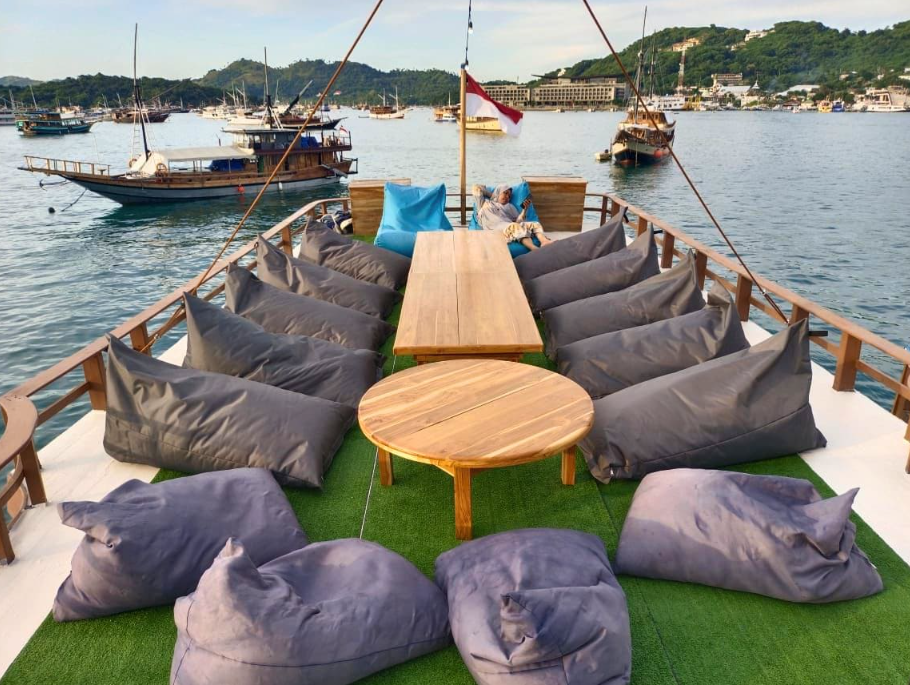 Book Komodo Sharing Trip 3D2N on KM Natural 001