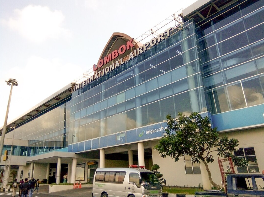 Book Lombok Airport Transfer Avanza 2026