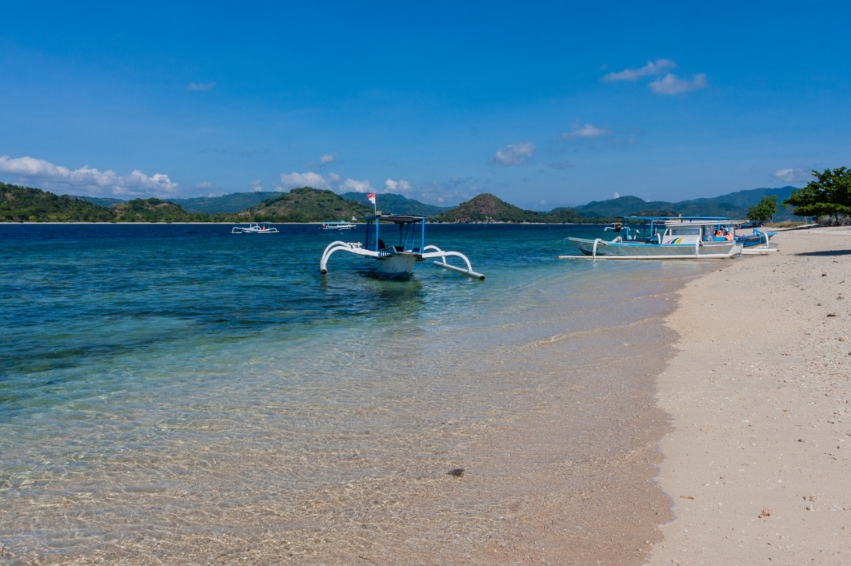 Book Lombok Airport Transfer Avanza 2026