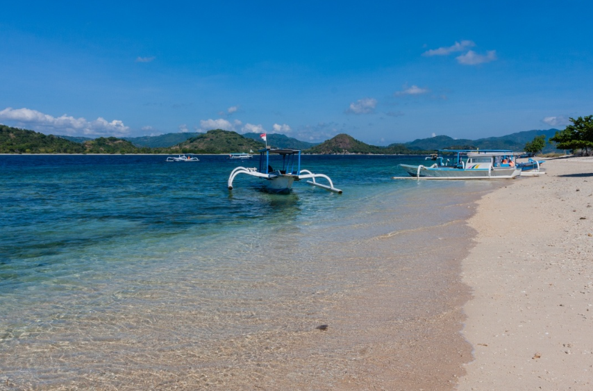 Book Lombok Airport Transfer HiAce 2026