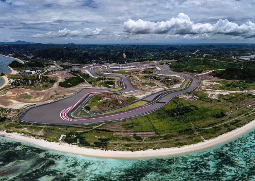 Book Lombok Airport Transfer Innova 2026