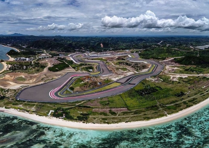 Book Lombok Transfer from Lembar Harbour Long Elf 16-Seater