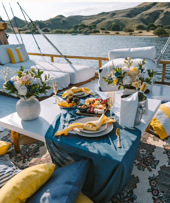 Luxury Liveaboard Komodo Diving Packages