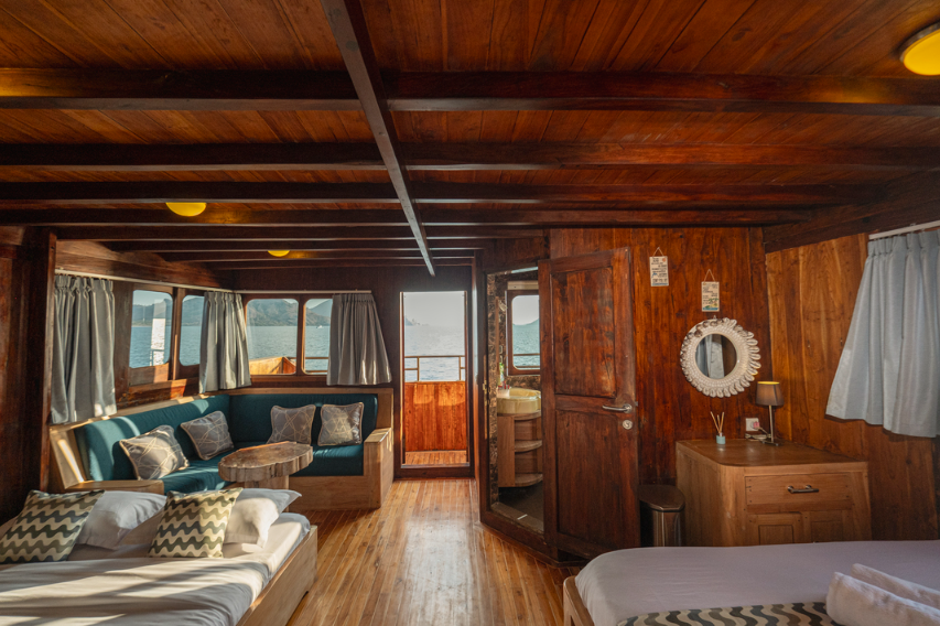 Book Private Diving for Cajoma V Luxury Phinisi 2026 Dive Deck