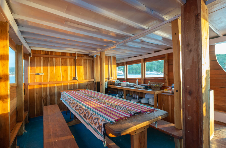 Book Private Trip Dahayu Deluxe Phinisi