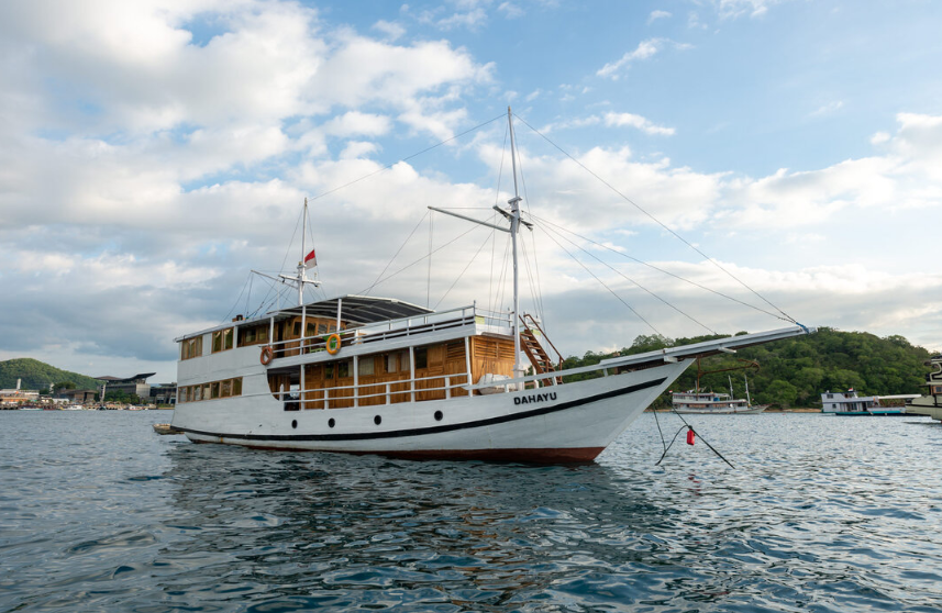 Book Private Trip Dahayu Deluxe Phinisi