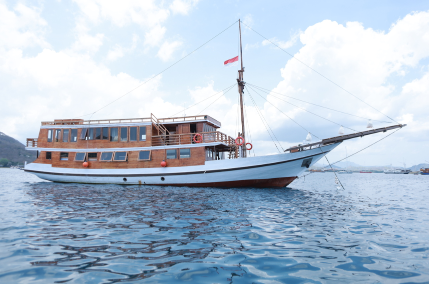 Book Private Trip by Aimar Always Deluxe Phinisi 2026 Master Balcony