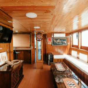 Book Private Trip by Al Fathran Deluxe Phinisi 2026 Master Cabin