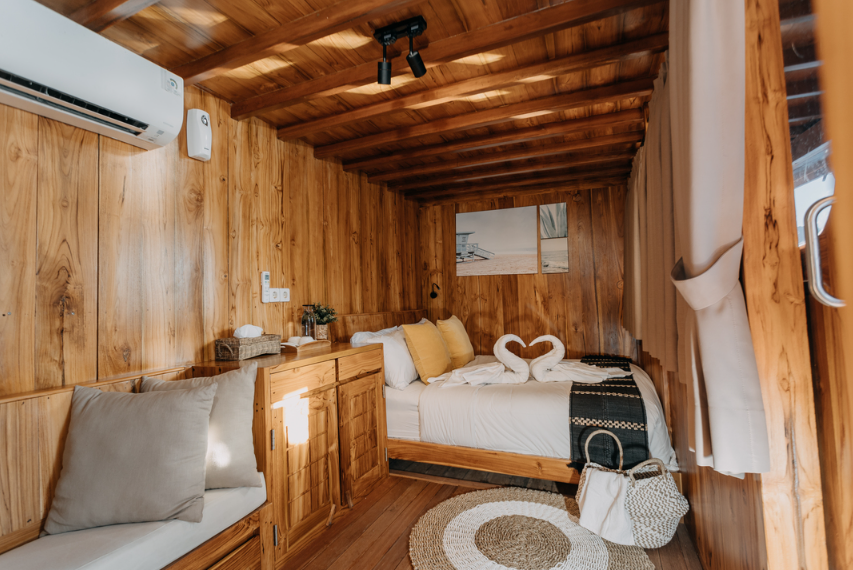 Book Private Trip by Andamari Deluxe Phinisi 2026 Master Cabin