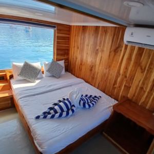 Book Private Trip by Ardea Deluxe Phinisi 2026 Master Cabin