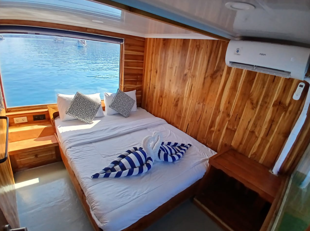 Book Private Trip by Ardea Deluxe Phinisi 2026 Master Cabin
