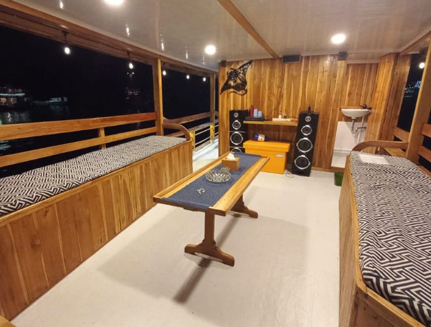 Book Private Trip by Ardea Deluxe Phinisi 2026 Master Cabin