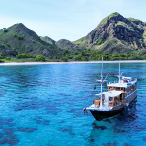 Book Private Trip by Captain Octopus Deluxe Phinisi 2026 Boat Exterior