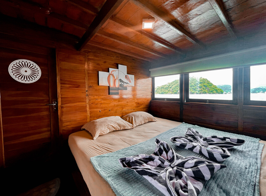 Book Private Trip by Captain Octopus Deluxe Phinisi 2026 Boat Exterior