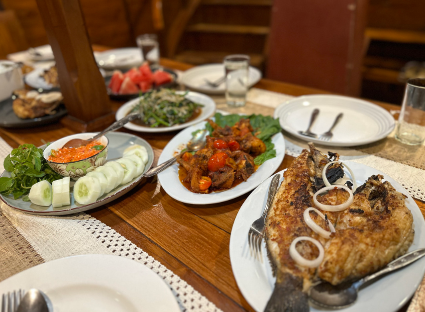 Book Private Trip by Captain Octopus Deluxe Phinisi 2026 Boat Exterior