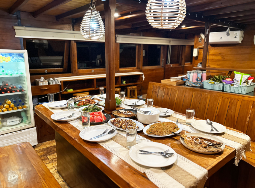 Book Private Trip by Captain Octopus Deluxe Phinisi 2026 Boat Exterior