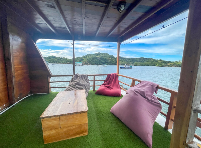 Book Private Trip by Captain Octopus Deluxe Phinisi 2026 Boat Exterior