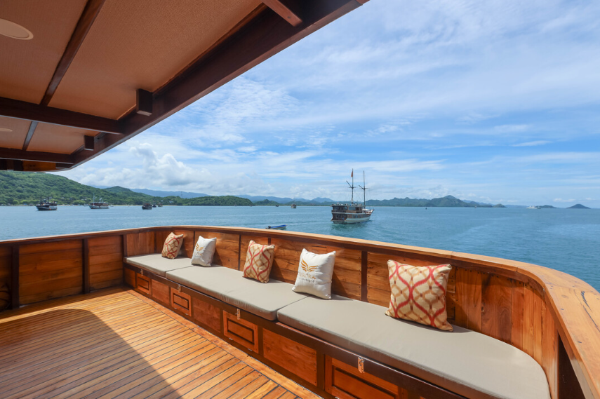 Book Private Trip by Elrora Luxury Phinisi 2026 Master Suite