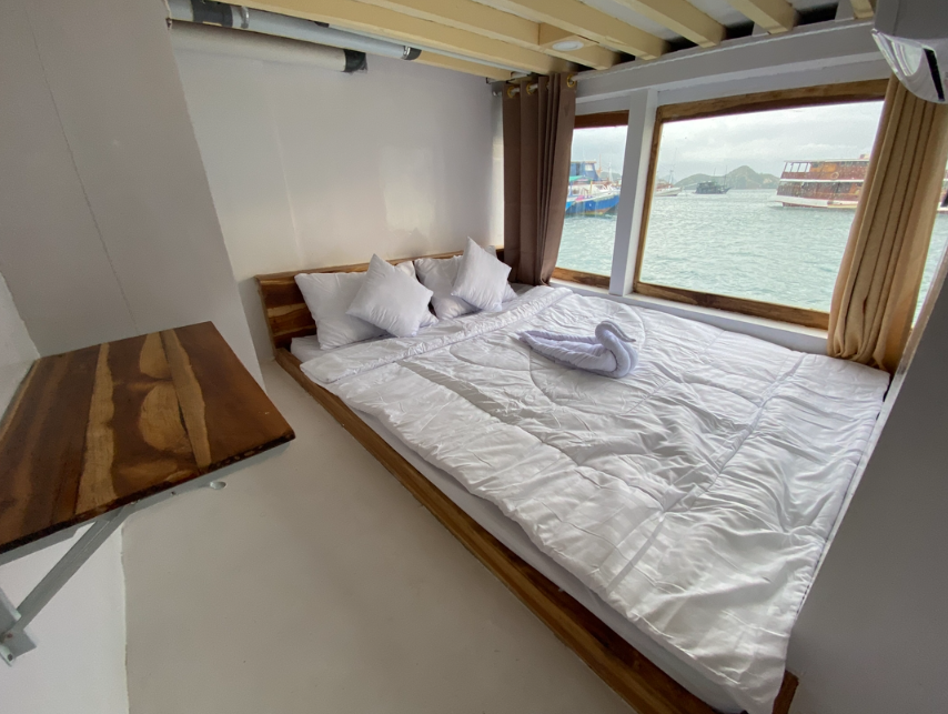 Book Private Trip by Gajah Putih Deluxe Phinisi 2026 Interior