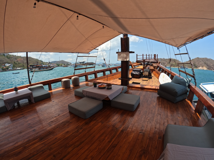 Book Private Trip by Gammara Deluxe Phinisi 2026 Master Suite