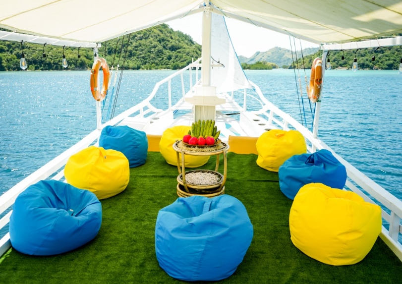 Book Private Trip by Giona Deluxe Phinisi 2026 Master Suite