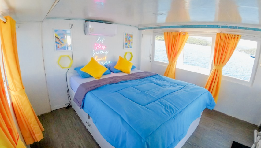 Book Private Trip by Giona Deluxe Phinisi 2026 Master Suite