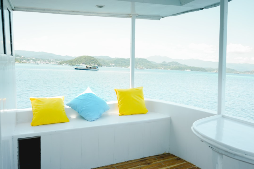 Book Private Trip by Giona Deluxe Phinisi 2026 Master Suite