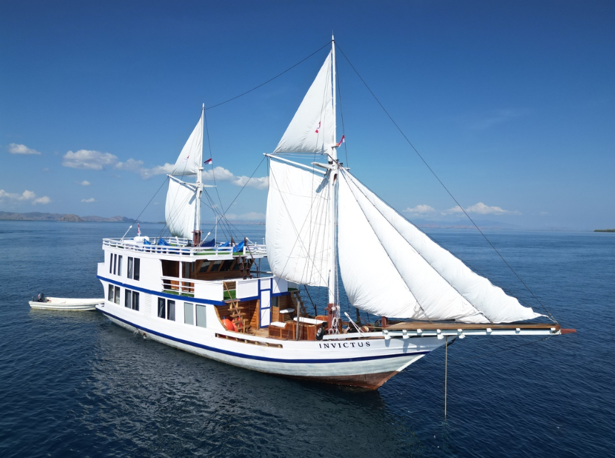 Book Private Trip by Invictus Deluxe Phinisi 2026 Master Suite