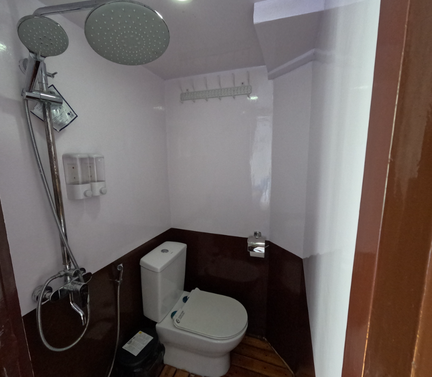 Book Private Trip by Invictus Deluxe Phinisi 2026 Master Suite