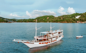 Book Private Trip by King Cirox Superior Phinisi 2026 Master Cabin