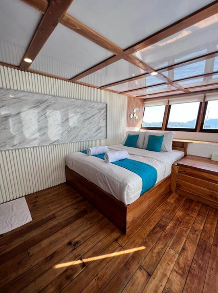 Book Private Trip by Lady Grace Deluxe Phinisi 2026 Jacuzzi Pool Deck