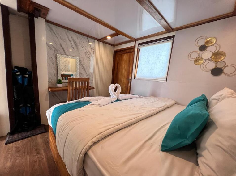 Book Private Trip by Lady Grace Deluxe Phinisi 2026 Jacuzzi Pool Deck