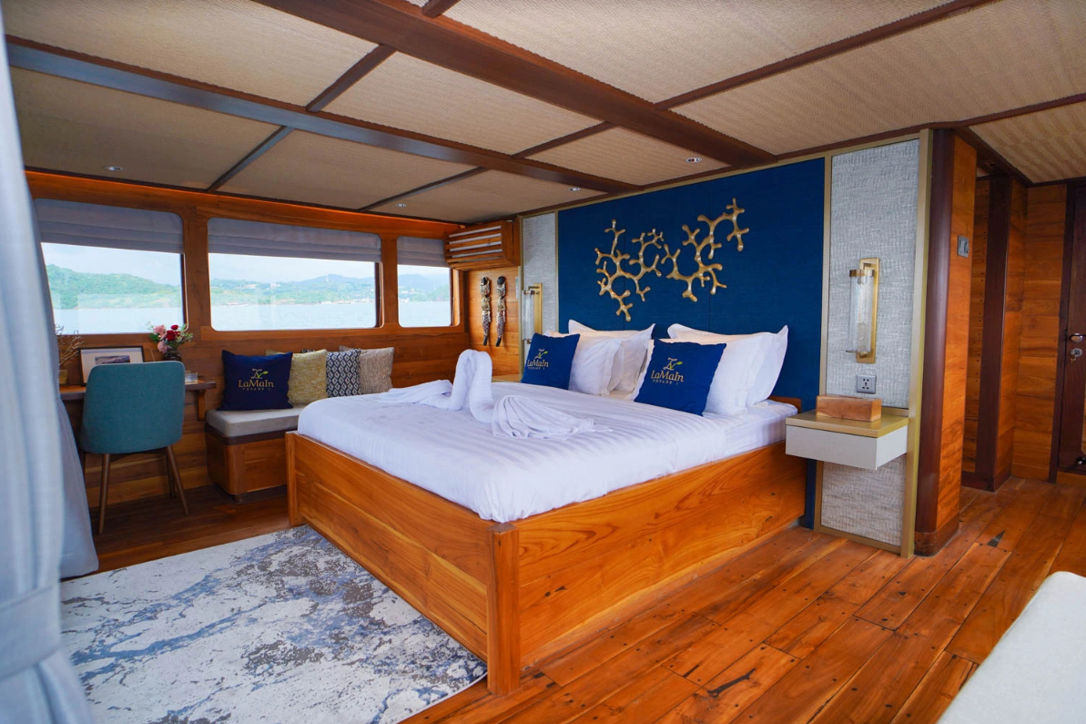 Book Private Trip by Lamain Luxury Phinisi 2026 Paris Cabin Jacuzzi