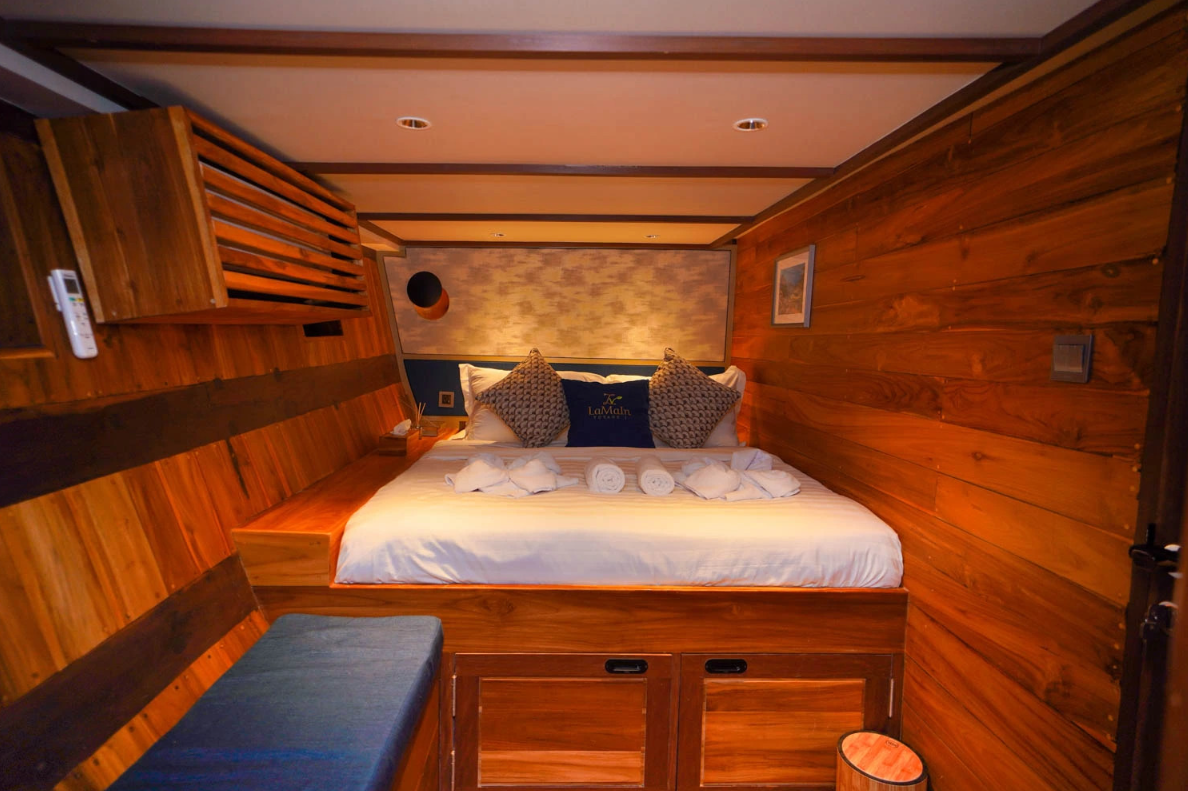 Book Private Trip by Lamain Luxury Phinisi 2026 Paris Cabin Jacuzzi