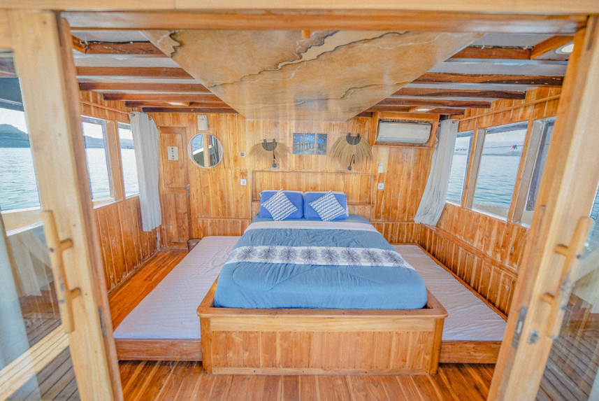 Book Private Trip by Lamborajo 2 Luxury Phinisi 2026 Jacuzzi View