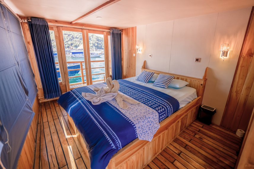 Book Private Trip by Lamborajo 2 Luxury Phinisi 2026 Jacuzzi View