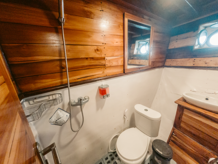 Book Private Trip by Lamborajo 2 Luxury Phinisi 2026 Jacuzzi View