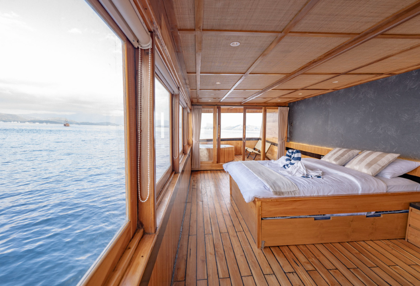 Book Private Trip by Lamborajo 3 Luxury Phinisi 2026 Jacuzzi Balcony