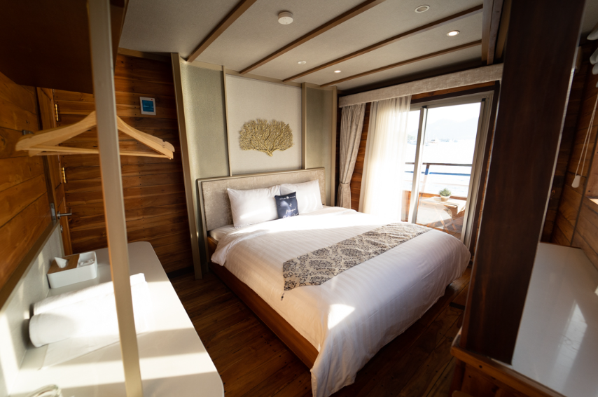Book Private Trip by Mutiara Cruise Luxury Phinisi 2026 Jacuzzi Deck