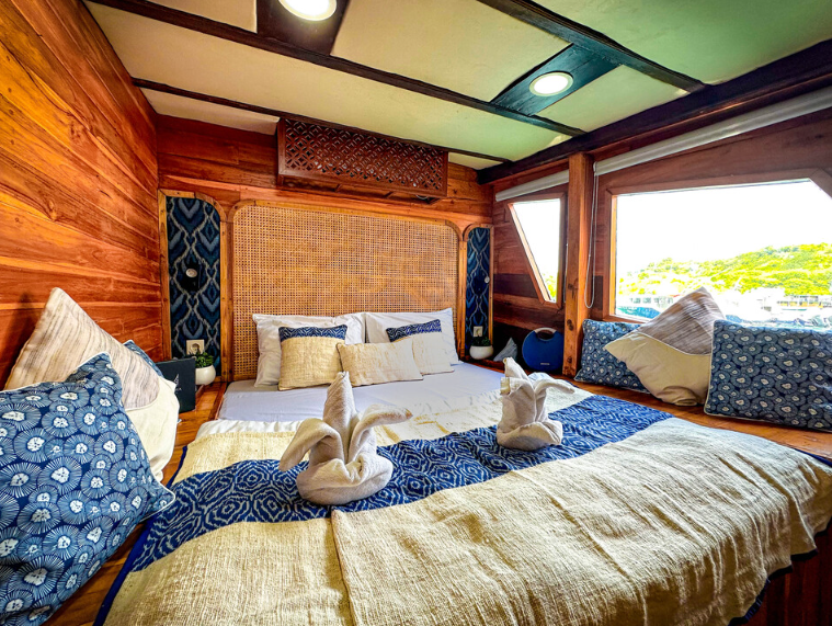 Book Private Trip by Navila Luxury Phinisi 2026 Master Cabin