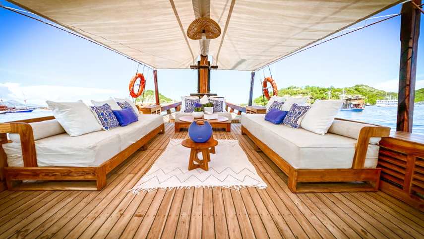 Book Private Trip by Navila Luxury Phinisi 2026 Master Cabin