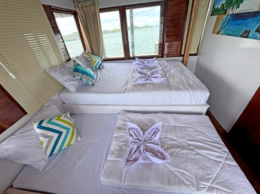 Book Private Trip by Princess Nabila Deluxe Phinisi 2026 - Jawa Cabin Bathtub