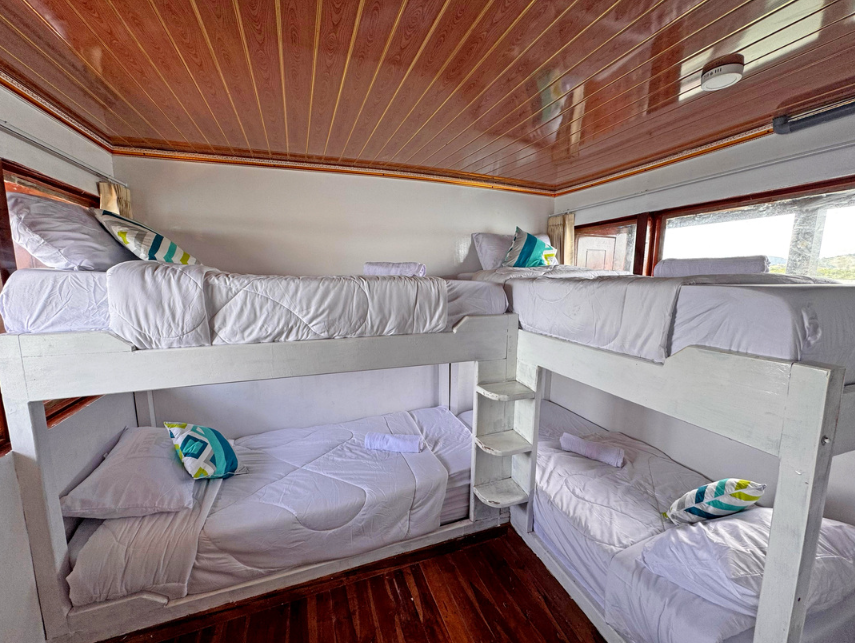 Book Private Trip by Princess Nabila Deluxe Phinisi 2026 - Jawa Cabin Bathtub