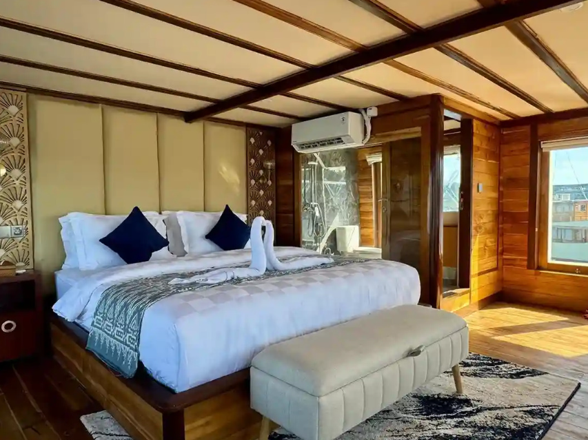 Book Private Trip by Raffles Cruise Luxury Phinisi 2026 - Malacca Suite Jacuzzi