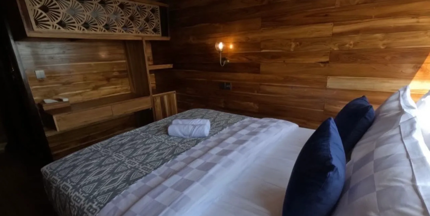 Book Private Trip by Raffles Cruise Luxury Phinisi 2026 - Malacca Suite Jacuzzi