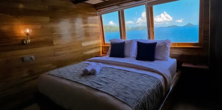 Book Private Trip by Raffles Cruise Luxury Phinisi 2026 - Malacca Suite Jacuzzi