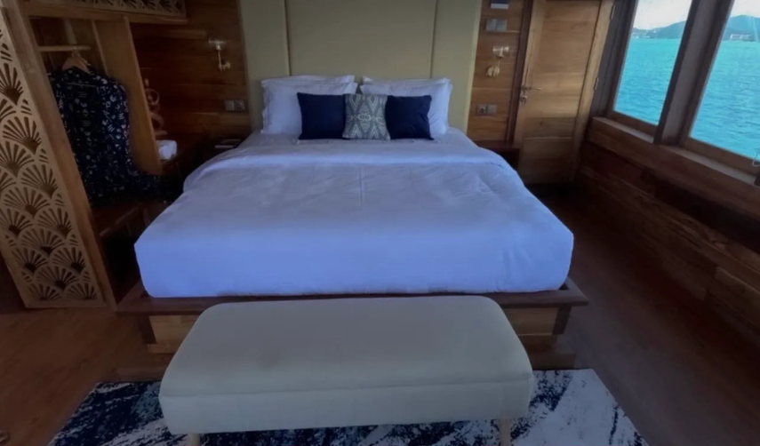 Book Private Trip by Raffles Cruise Luxury Phinisi 2026 - Malacca Suite Jacuzzi